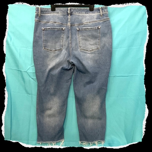 Maurice’s Women’s Distressed Ankle Jeans GUC - Picture 2 of 2